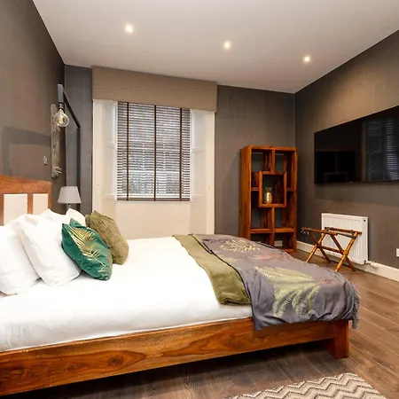 Argyl - 4 Bed On York Place, New Town Edinburg