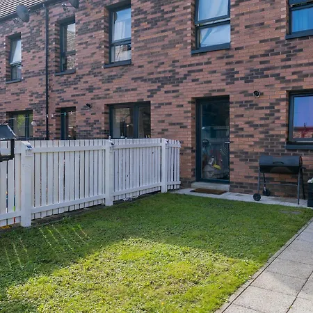 Cosy, Stylish Bedroom For Business And Work Travellers