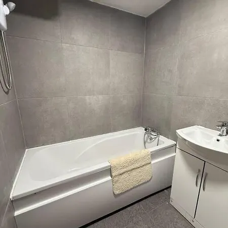 Modern 1 Bedroom - 5 Min Walk From Princess Street Eb1 Daire *