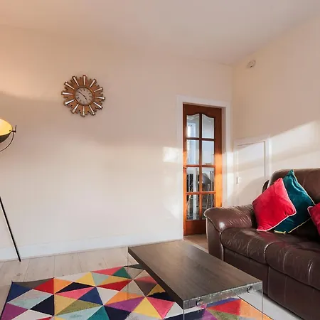 2 Bed Property, Sleeps 5, Free Parking, Near Centre إدنبرة
