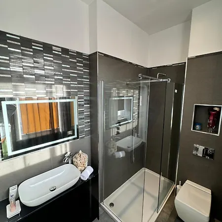 Family With Private Bathroom In The Heart Of