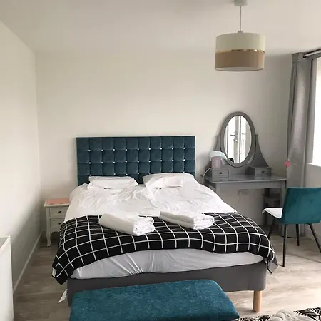 Large En Bedroom With One Double Bed No Breakfast Provided Maison d'hôtes