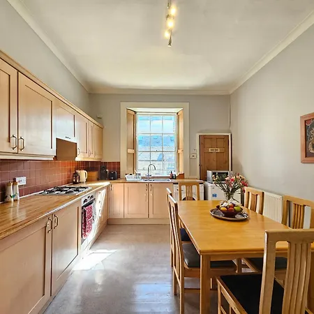 Unique New Town Near Princes Street