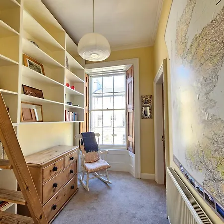 Unique New Town Near Princes Street