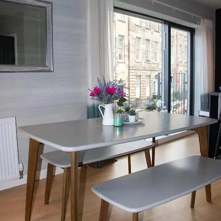 Modern Flat In New Town *