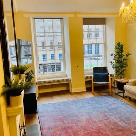 Lägenhet Stunning Royal Mile 2 Bedroom Edinburg