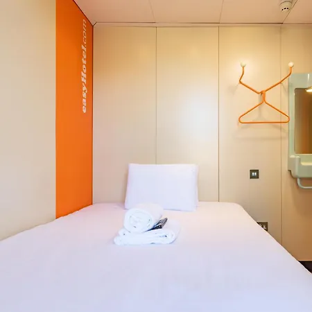 Easyhotel