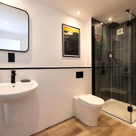 Argyl - Abbey Gate Near Holyrood Edinburgh