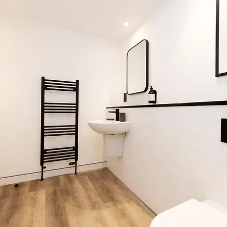 Argyl - Abbey Gate Near Holyrood