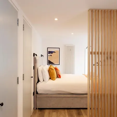 Argyl - Abbey Gate Near Holyrood