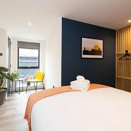 Argyl - Abbey Gate Near Holyrood Edinburgh