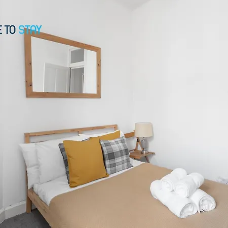 Apartment 2 Bed - 7 Min Walk Train Station