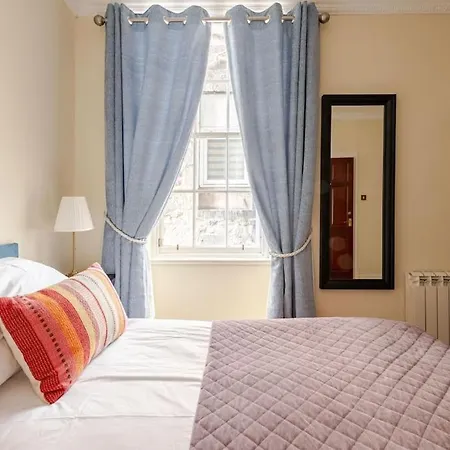Stunning Royal Mile 2 Bedroom Апартаменты *