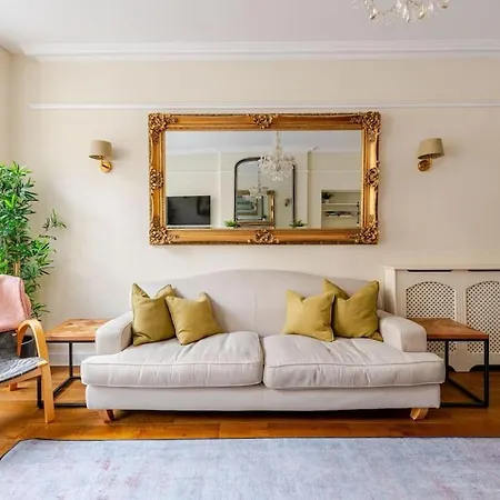 Stunning Royal Mile 2 Bedroom Эдинбург