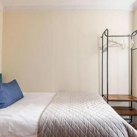 Stunning Royal Mile 2 Bedroom Edinburg