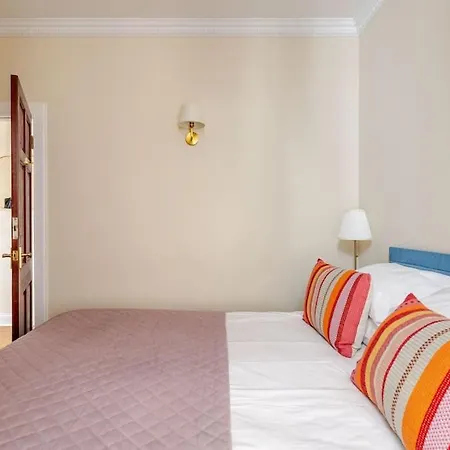 Stunning Royal Mile 2 Bedroom * Edinburg
