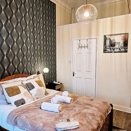 Проживание в семье No15 Castle View