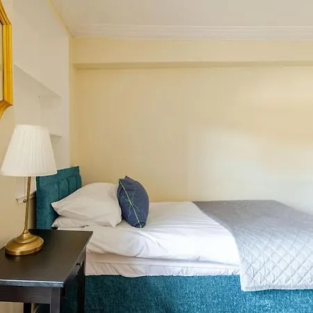Lägenhet Stunning Royal Mile 2 Bedroom Edinburg