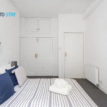 2 Bed - 7 Min Walk Train Station