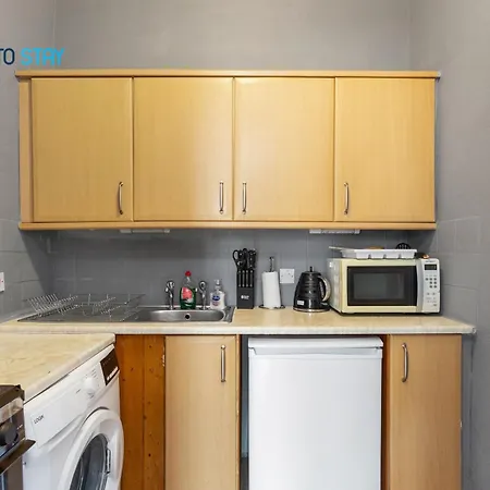 2 Bed - 7 Min Walk Train Station *