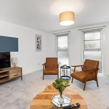 Stylish 3bed House Near Airport Daire *