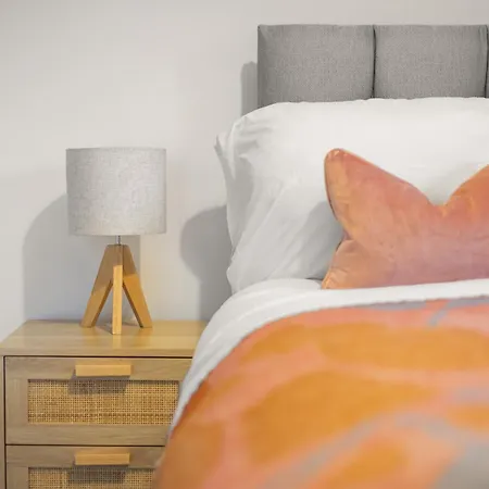 Daire Stylish 3bed House Near Airport