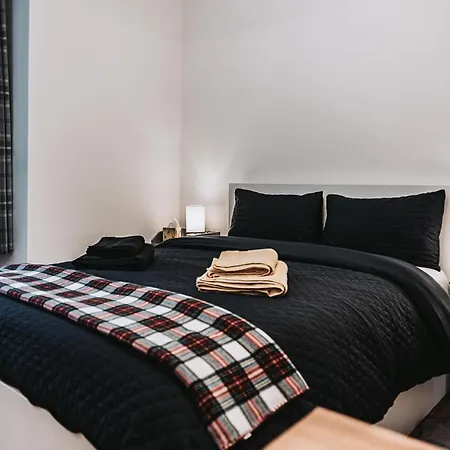 Large Bedroom, Close To Airport And Centre Edinburgh