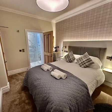 Spectacular 2 Bed, 2 Bath In Centre Lägenhet Edinburg