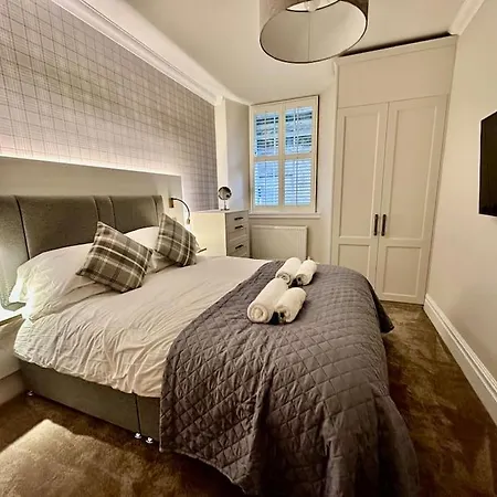 Spectacular 2 Bed, 2 Bath In Centre * Edinburg