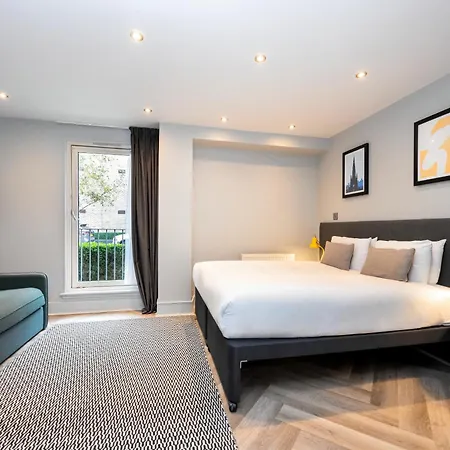 Staycity West End 4* إدنبرة