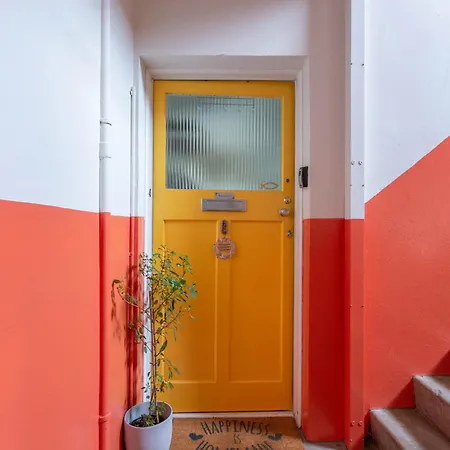 Ubytování v soukromí Bright & Spacious Double With Garden View- Close To Airport & Centre Edinburgh