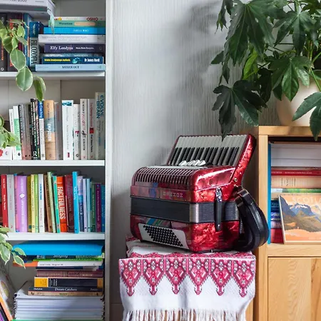 Bright & Spacious Double With Garden View- Close To Airport & Centre إدنبرة