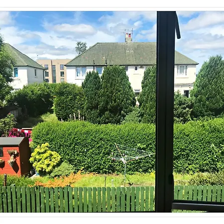 Bright & Spacious Double With Garden View- Close To Airport & Centre * Edinburgh