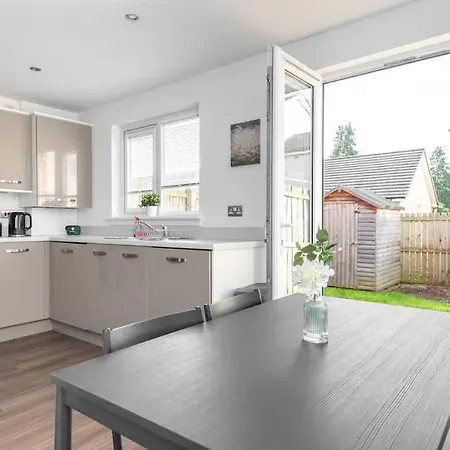 4 Bedroom House - Free Parking * Edimburgo