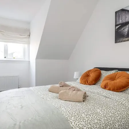 4 Bedroom House - Free Parking Casa vacanze *