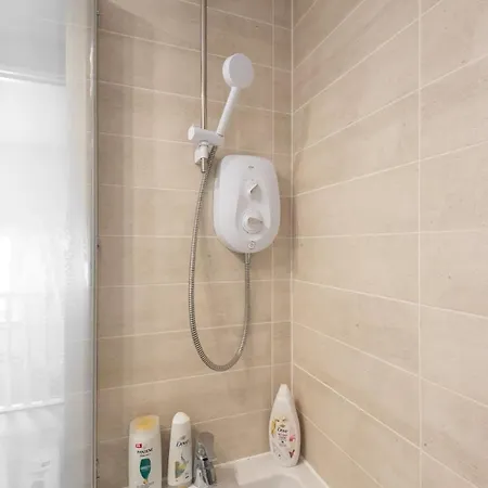 Casa vacanze 4 Bedroom House - Free Parking