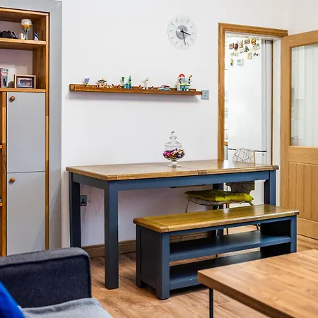 Large Bedroom, Close To Airport And Centre * Edinburgh