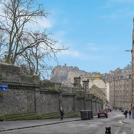 Appartamento Guestready - Historic 2br In Old Town Edimburgo