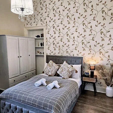 Проживание в семье No15 Castle View *