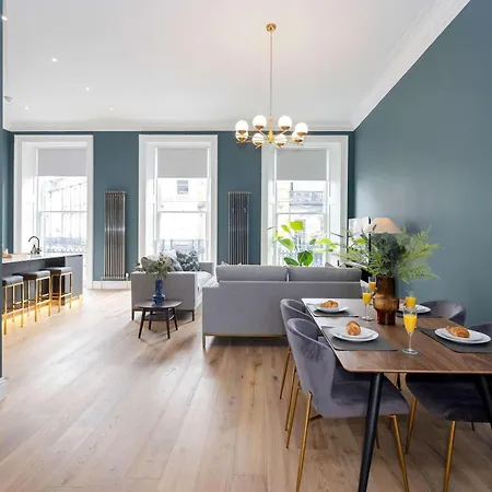 Dragon Luxury Serviced At Albyn Place Apartment