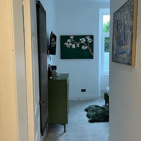 Cosy Apartment, Free Street Parking