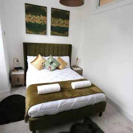 Cosy Apartment, Free Street Parking