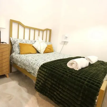 דירה Cosy Apartment, Free Street Parking