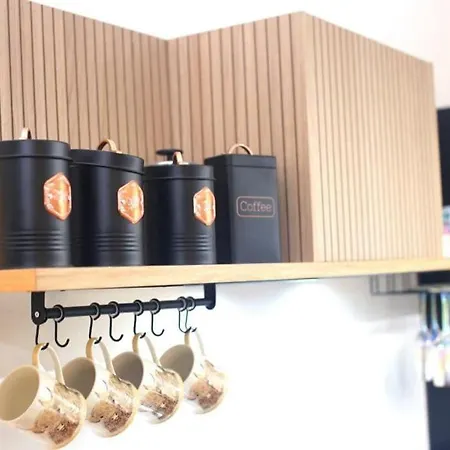 Cosy Apartment, Free Street Parking