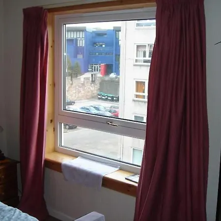 Idyll To Chill Beneath The Crags! Apartment