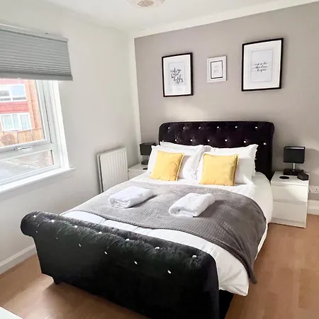 Дом отдыха Centre House - 5 Bedrooms - Sleeps 9 - Parking *