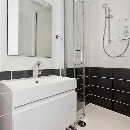 City Centre Modern Flat For 2 Adults And 1 Child * 爱丁堡
