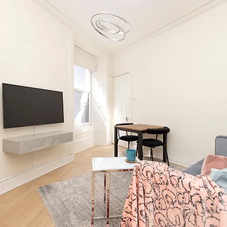 City Centre Modern Flat For 2 Adults And 1 Child 公寓 *