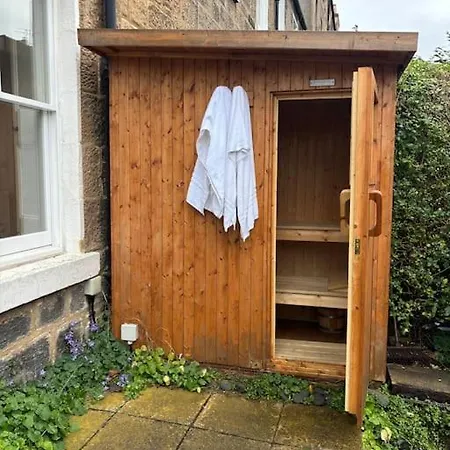 Apartment Artist Colony With Sauna And Private Garden, And Easy Walk To Centre Edinburgh