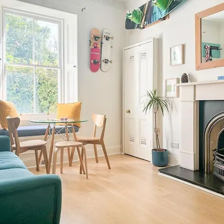 Apartment Artist Colony With Sauna And Private Garden, And Easy Walk To Centre *